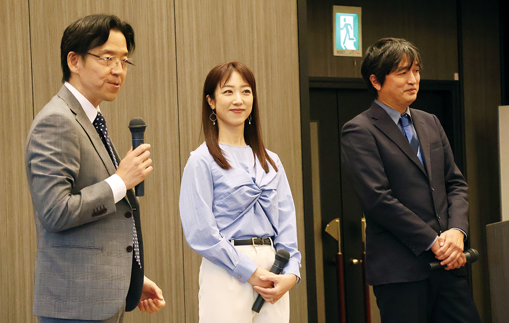 講師を務めた(左から)小口研究員、川田さん、足立副学長