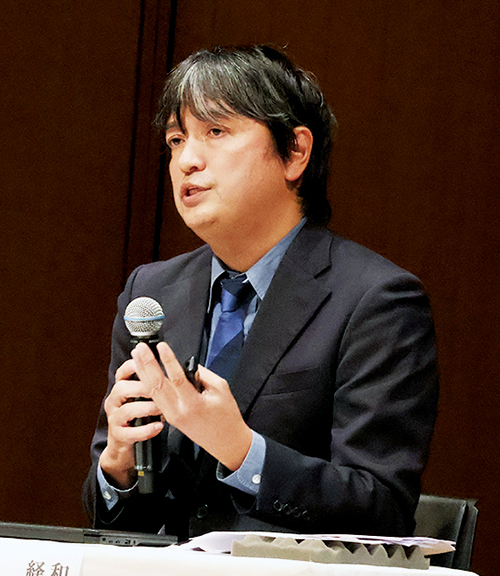 ローカルファーストについて話す足立副学長