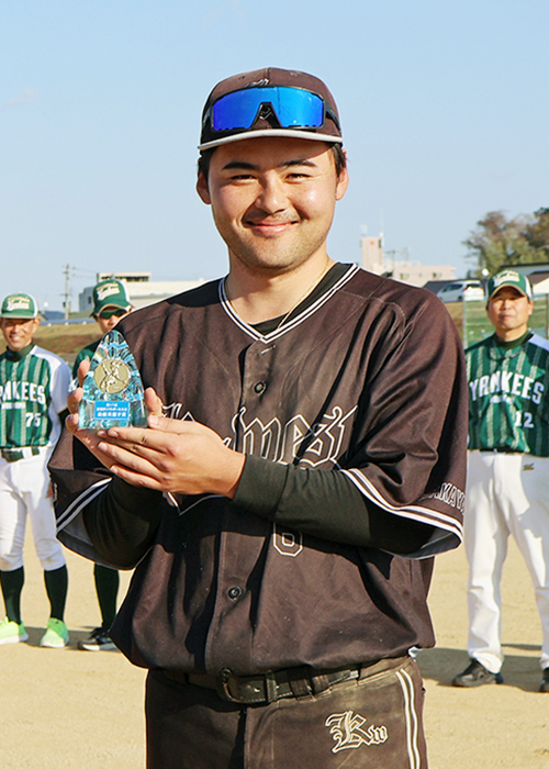 最優秀選手賞に輝いた山﨑選手（楠見西ＳＣ）