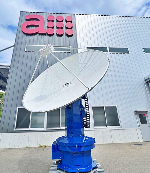 貸与される小型パラボラアンテナ(赤井工作所提供)