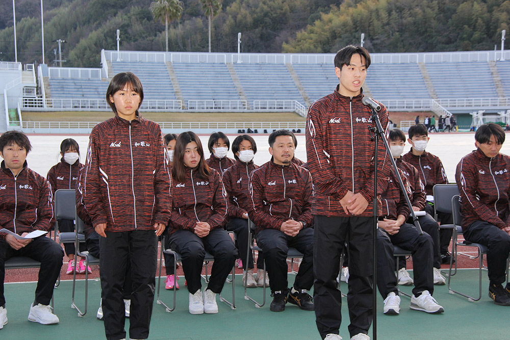 各チームを代表し、土橋選手㊨と佐原選手が力強く決意