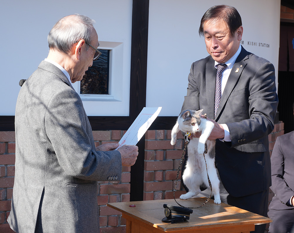 辞令を受ける「ろくたま」