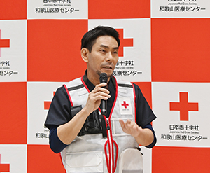 あいさつする古宮医師のアイキャッチ画像