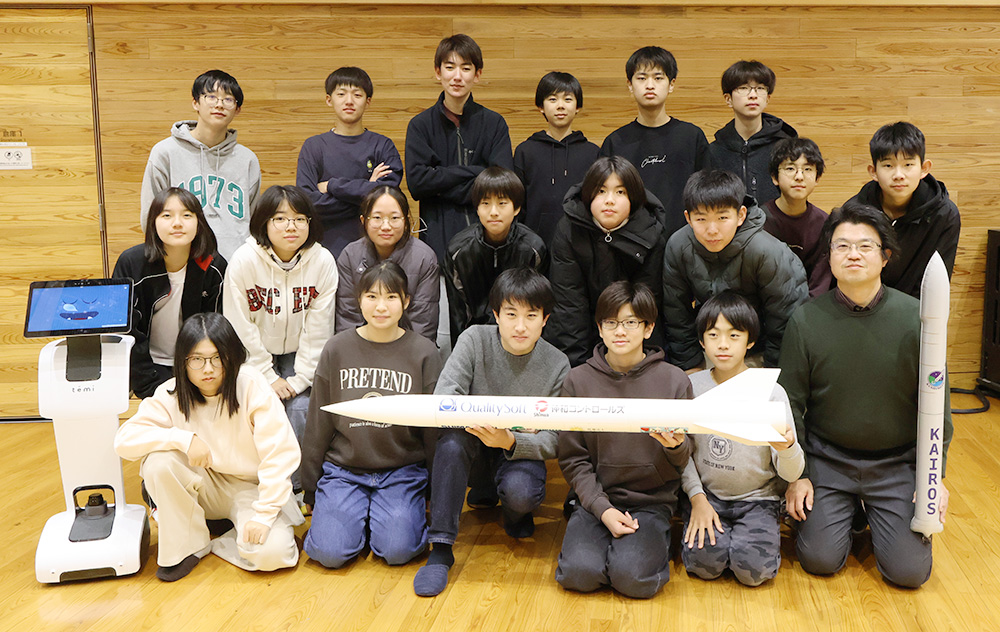 打ち上げに向けてエールを送る桐蔭中科学部の皆さん