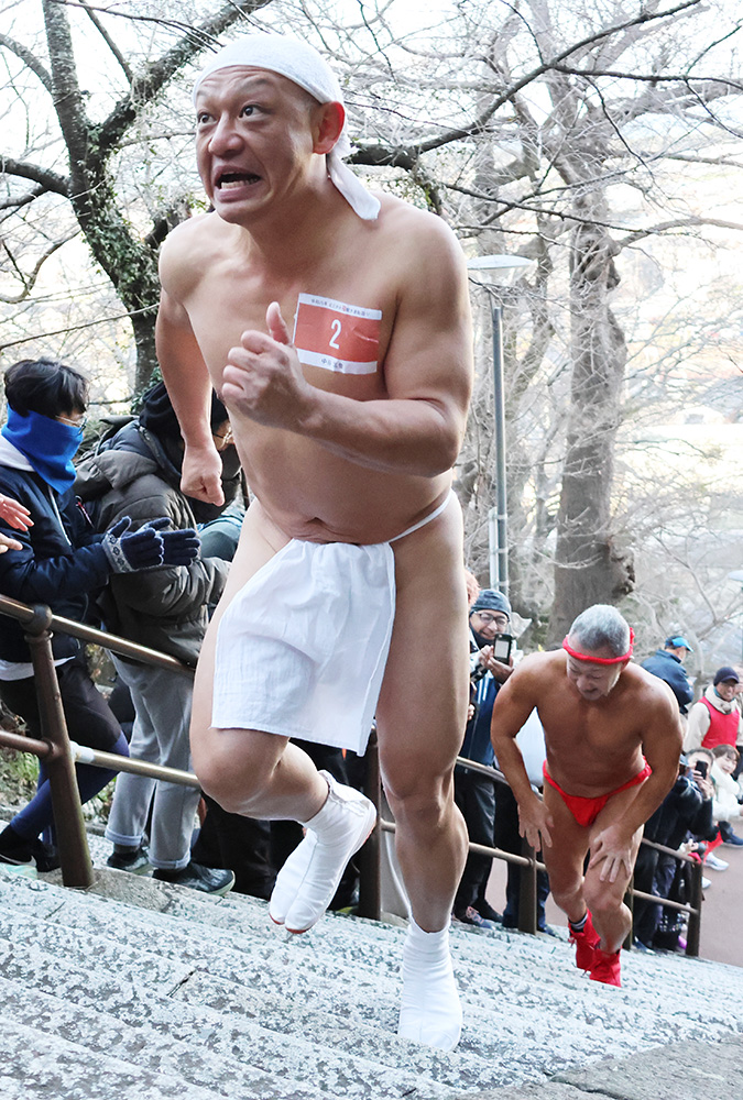 ふんどし姿で力強く