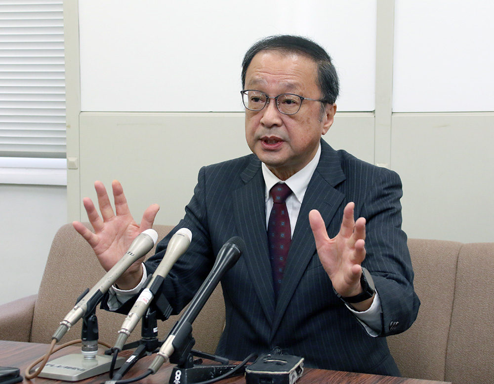 衆院選への立候補を表明する１区の前氏（２２日）