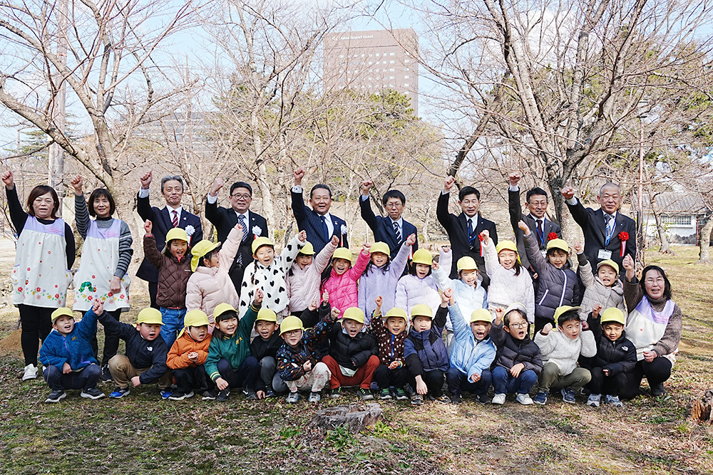 桜の植樹に出席した皆さん