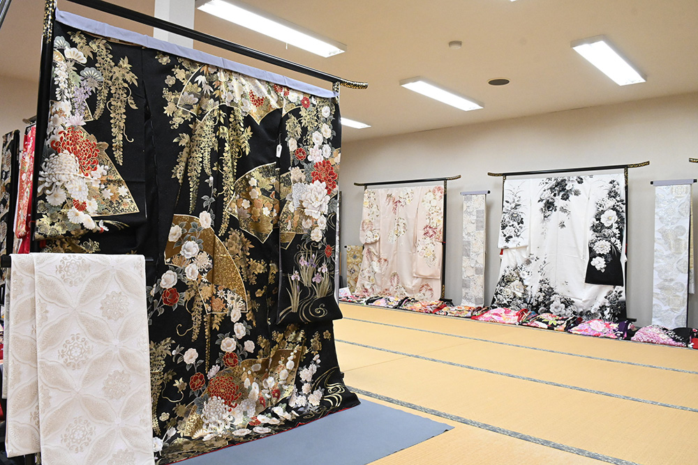 高品質な振り袖が並びます