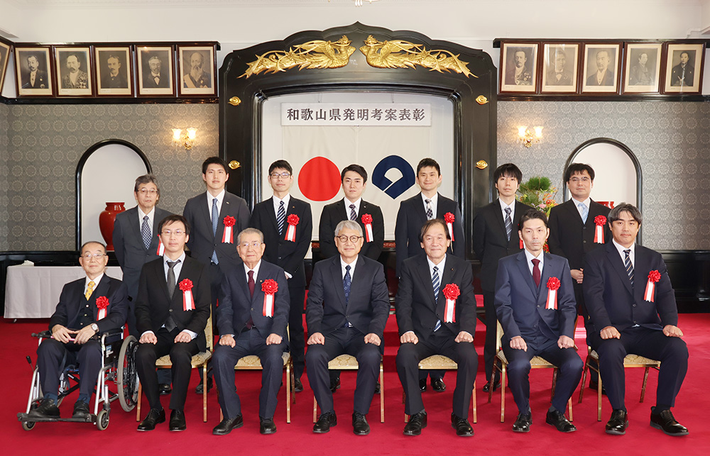 県発明考案表彰を受賞した皆さん（県提供）