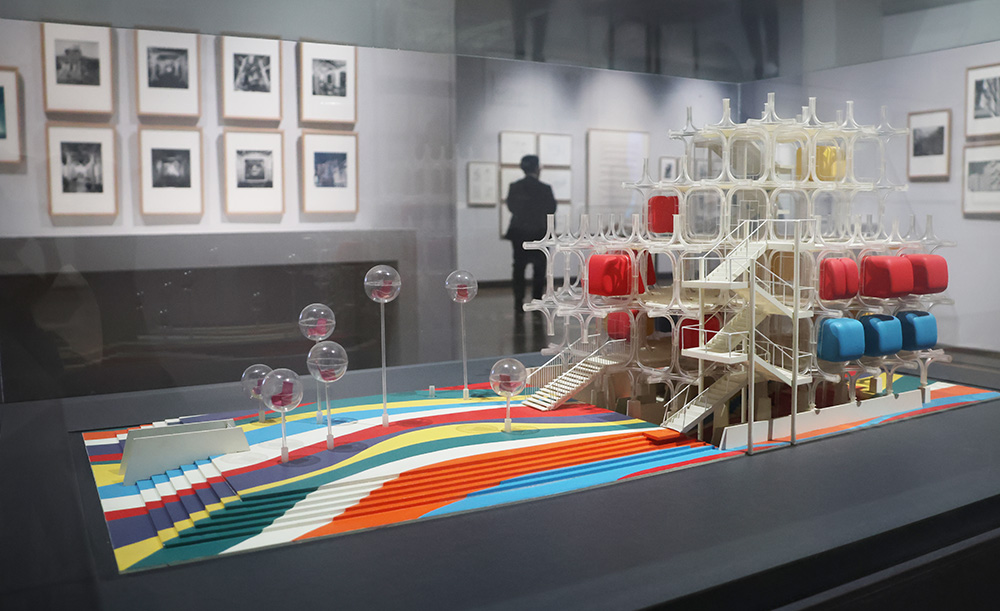 黒川が設計した「タカラビューティリオン」の模型