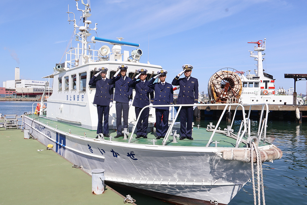 きいかぜに別れを告げた乗組員たち