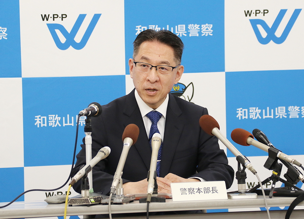 着任記者会見を行う壱岐県警本部長