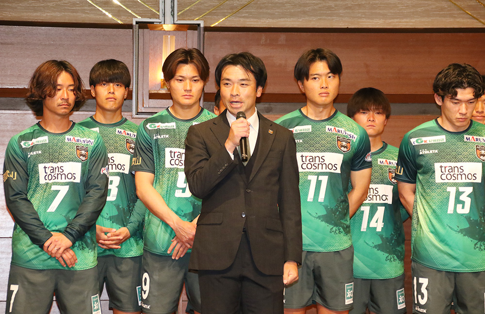 決意を話す角島新監督