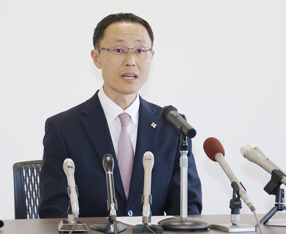 就任記者会見で話す中村検事正