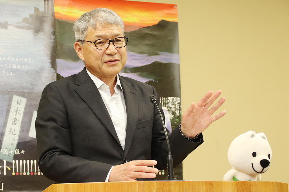 県有林の森林クレジット販売を発表する宮﨑知事