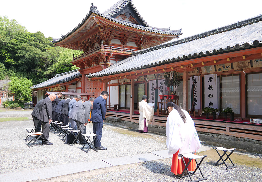 工事の安全を祈願し祝詞を奏上する小板宮司