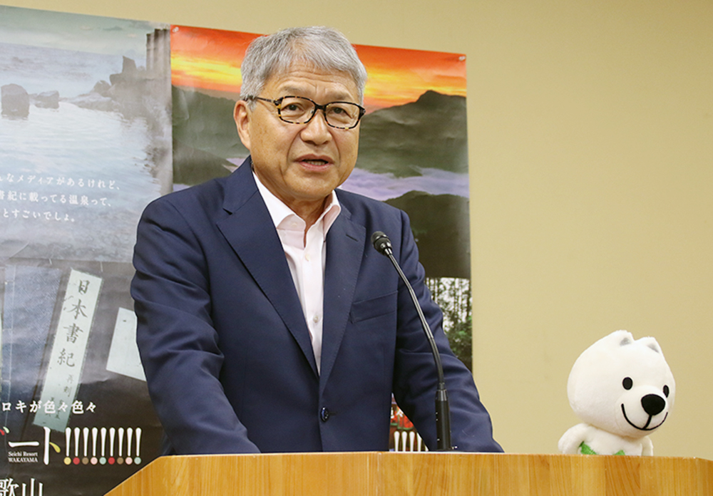保育士不足について話す宮﨑知事