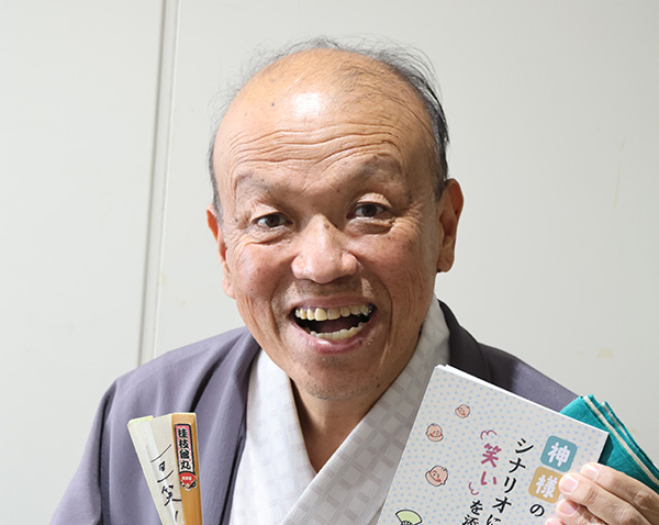 初の自叙伝を刊行 アマチュア落語家の小笠原さん | わかやま新報
