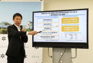 「地学地就」の成果を話す尾花市長
