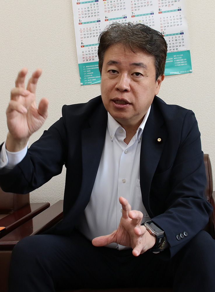 「二地域居住」について語る鶴保議員
