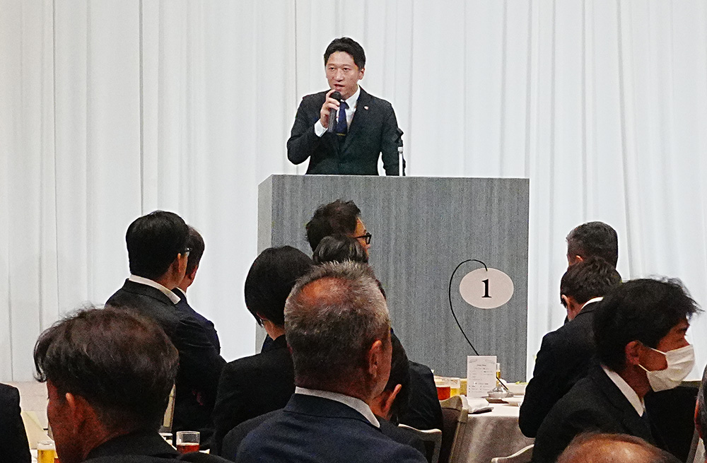 感謝を述べる林社長