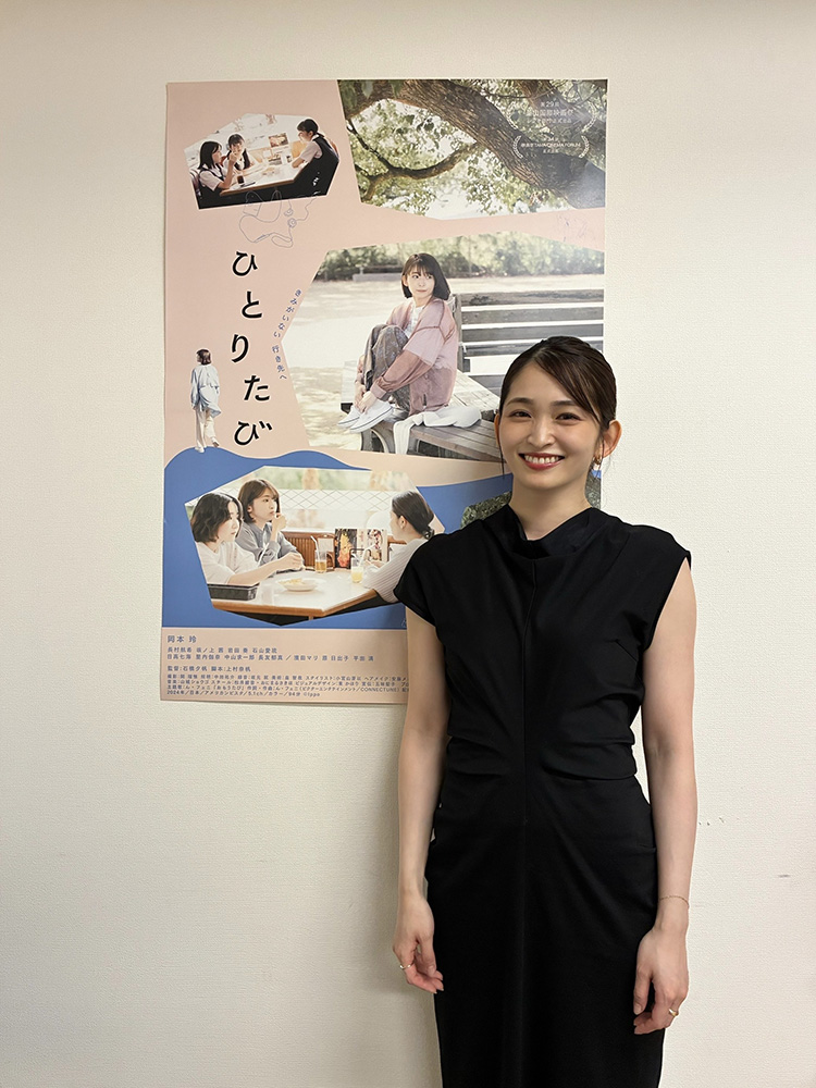 映画をPRする岡本さん(『ひとりたび』オフィシャル提供)