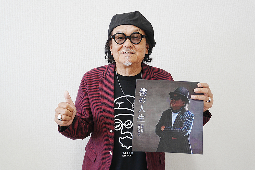 新しいアルバムをＰＲするＴＯＭＰＥＩさん