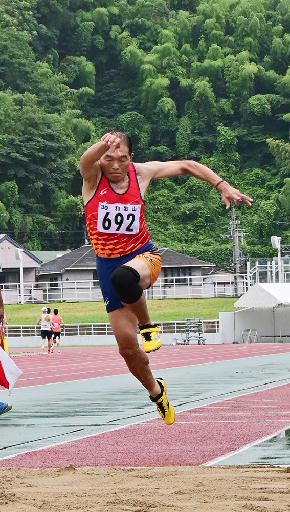 立五段跳に挑む長谷さん