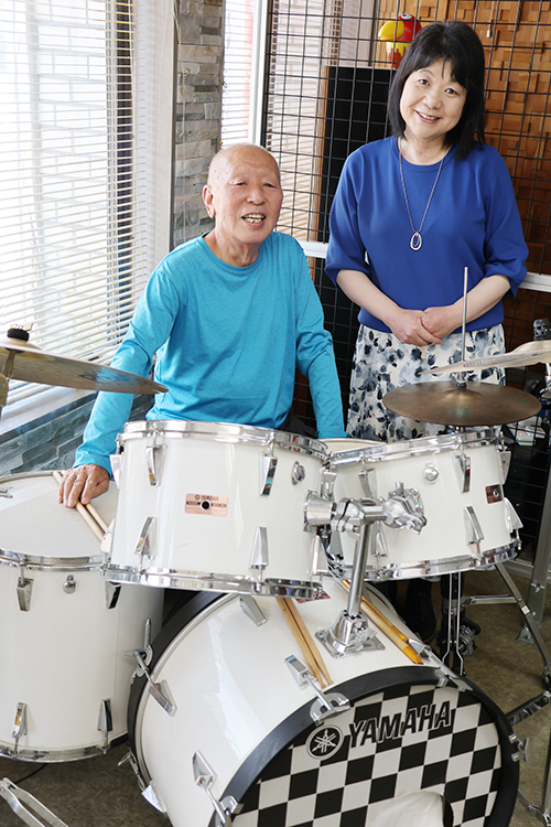 ジャズ音楽を届ける瀧さん㊧と松田さん