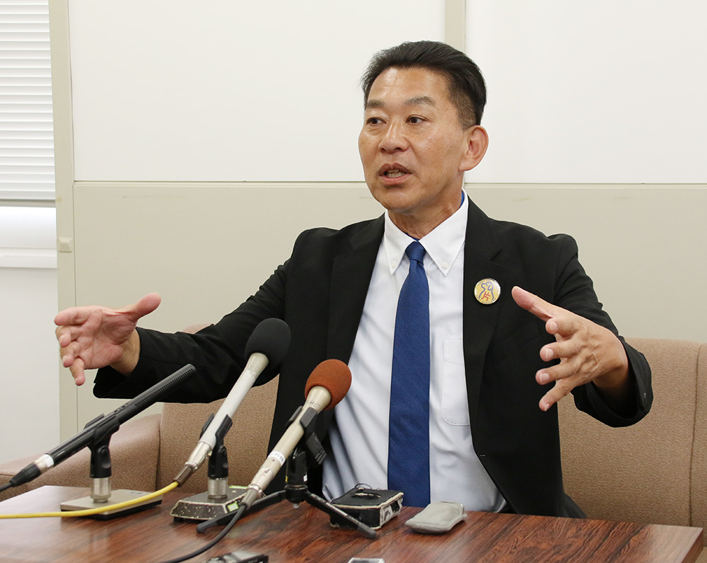 立候補を表明した片桐氏