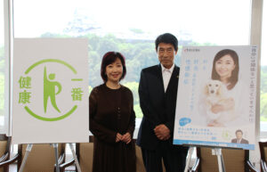 尾花市長㊨を表敬訪問した伍代さん