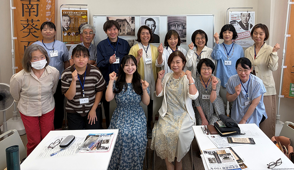 朗読劇に挑戦する「南葵Reader’s voice」の皆さん（南葵音楽文庫普及会提供）
