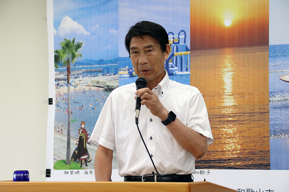 乳幼児健診の未受診家庭への対応強化について話す尾花市長