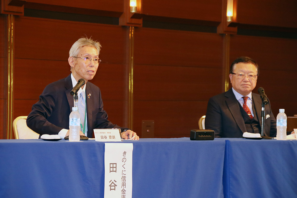 事業承継セミナーで話す田谷理事長㊧、三宅社長