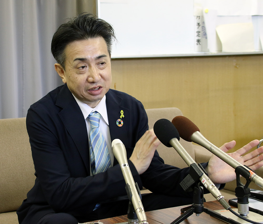 立候補を表明した芝本氏