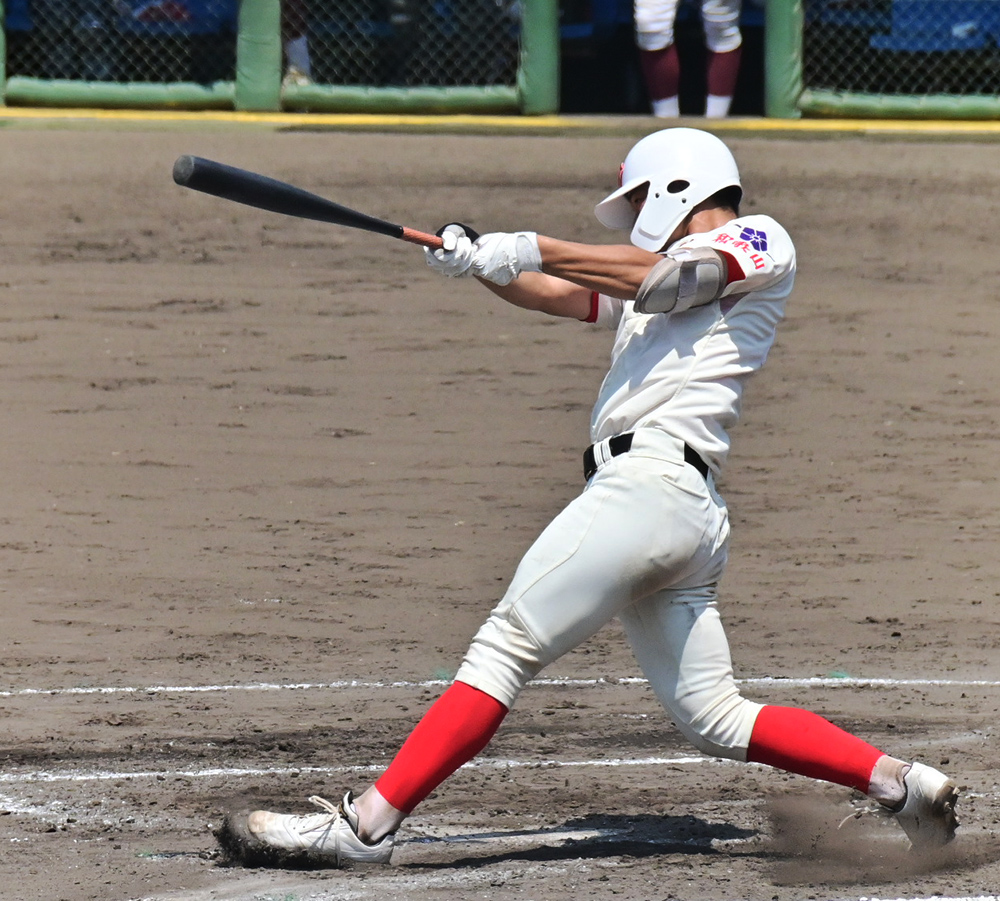 決勝打を放った山田（８回裏）