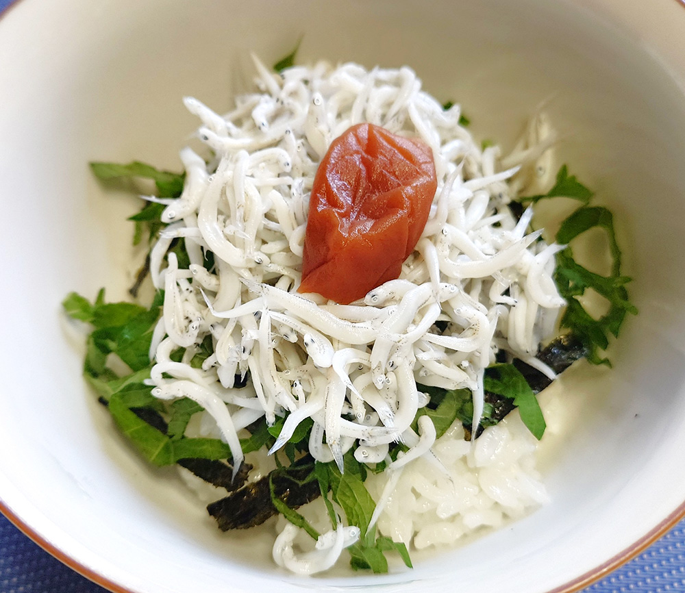 県内で親しまれる「しらす丼」