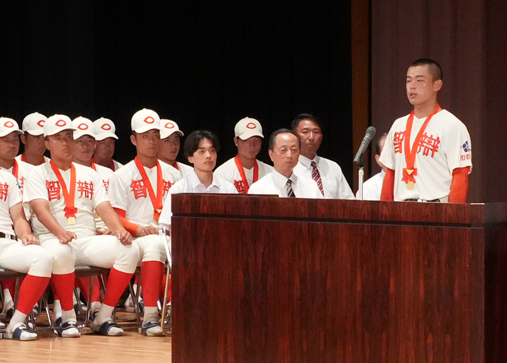 決意を述べる松本主将