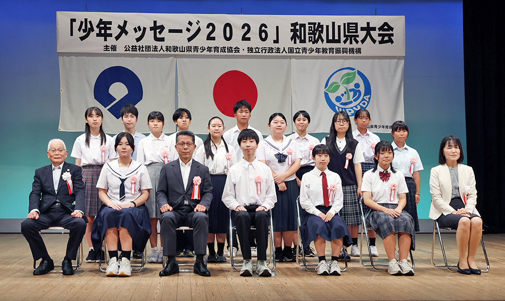 県大会に出場した生徒の皆さんら