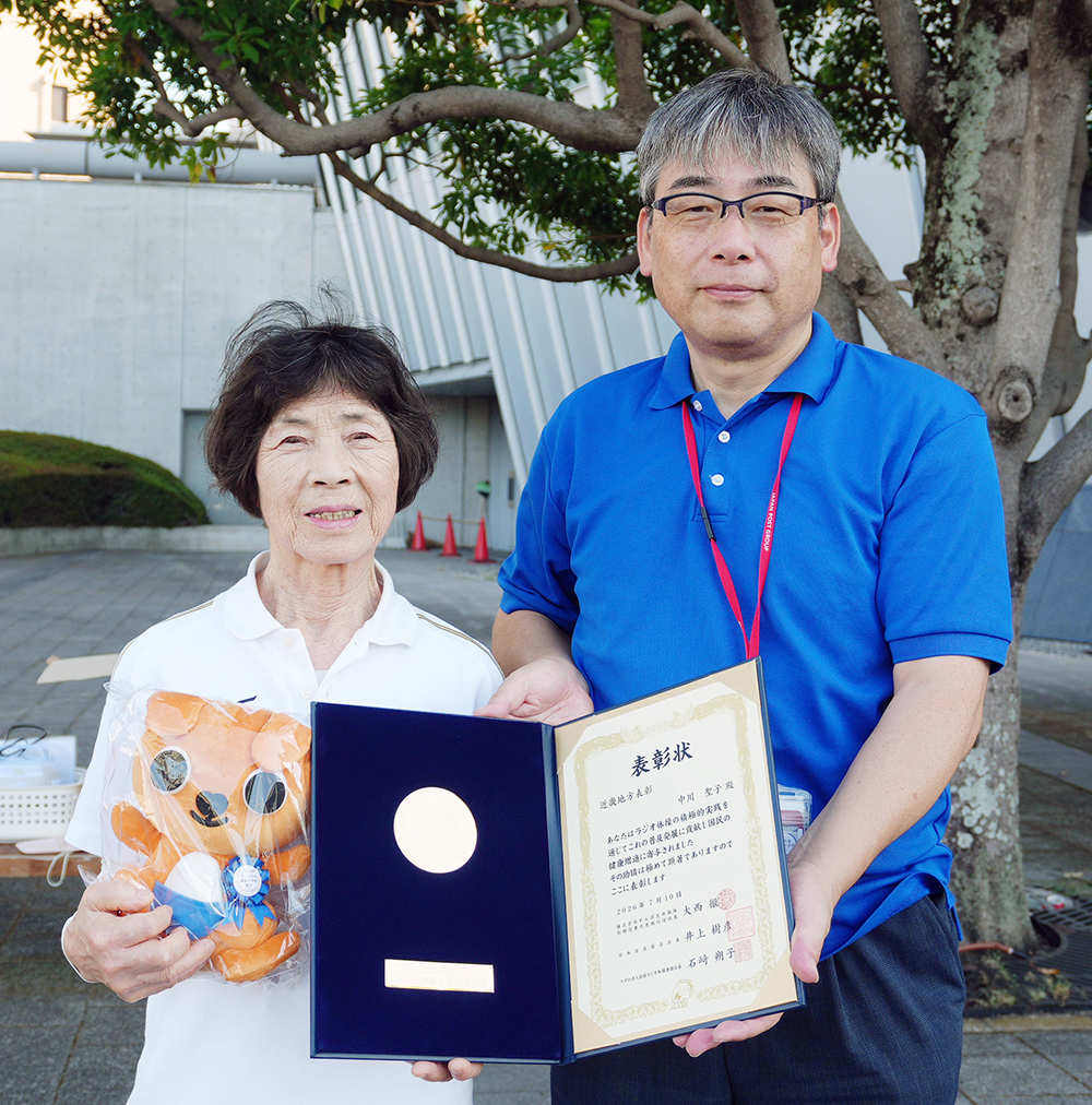 中川さん㊧と岩波支店長