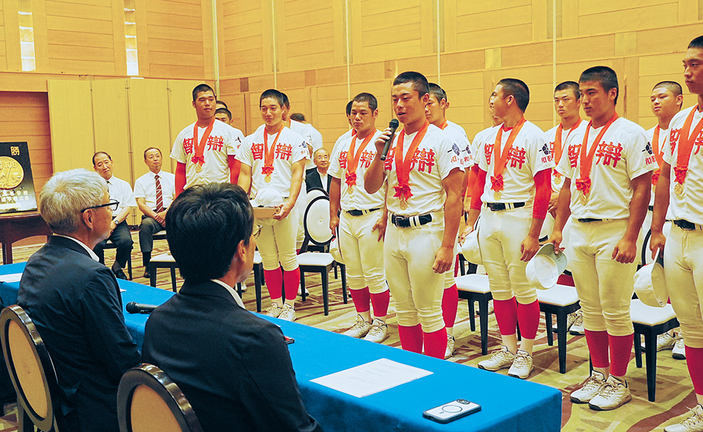 感謝を述べる松本主将