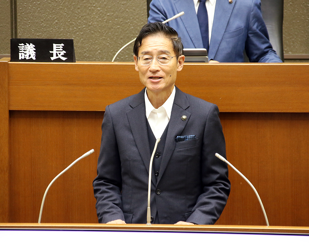 就任後初の市議会に臨んだ尾﨑市長