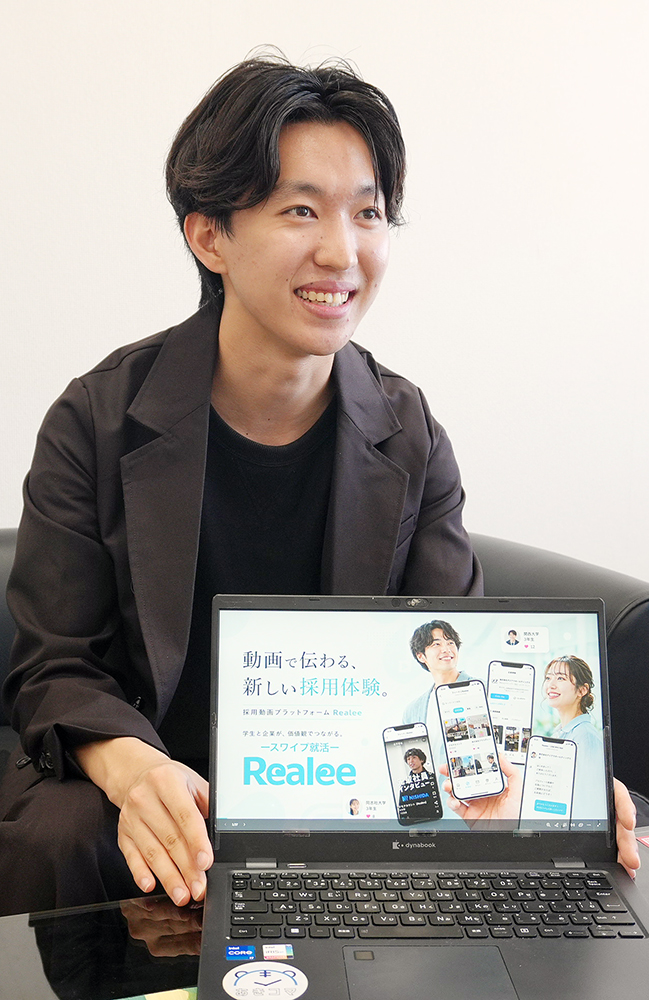 事業を説明する御前さん