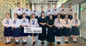金賞に輝いた桐蔭高校音楽部の皆さんら(同校提供)