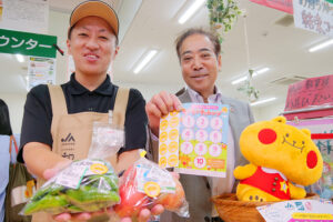PRする吉川店長㊧と森田副組合長