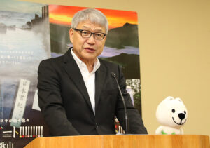 不正アクセス問題について話す宮﨑知事